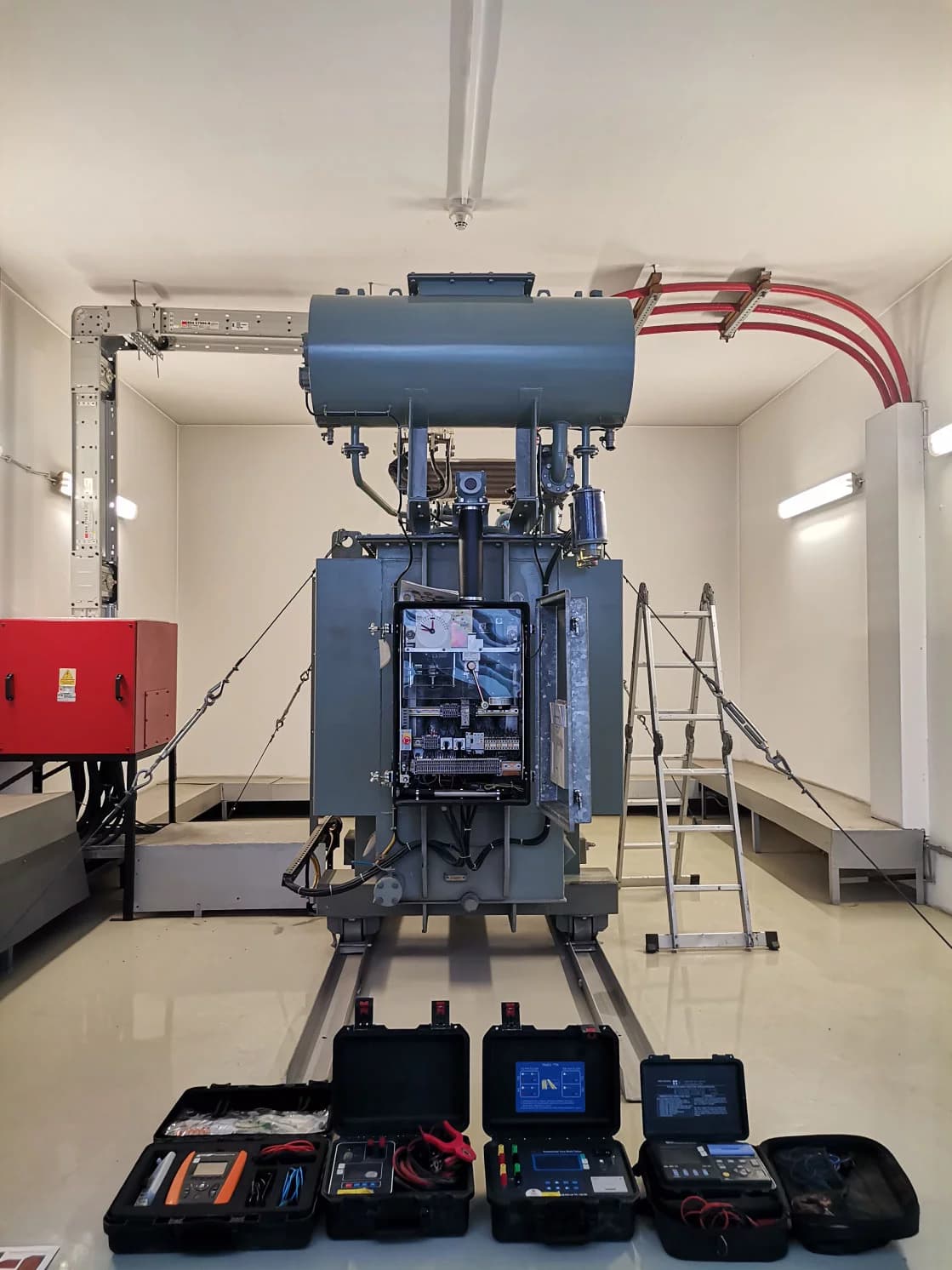 Trafo ve test cihazlarıyla teknik saha çalışması